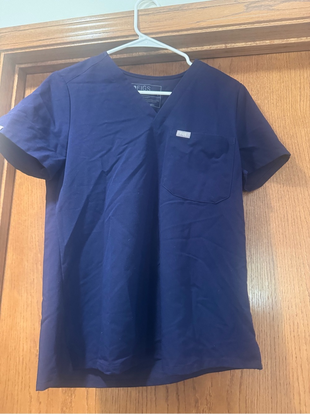 FIGS women’s  Navy V-Neck Scrub Top